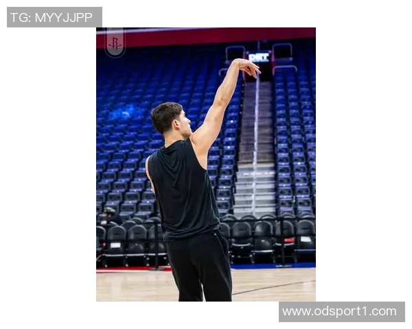 火箭队训练日常曝光杜兰特单打技艺提升申京专注低位技术磨练