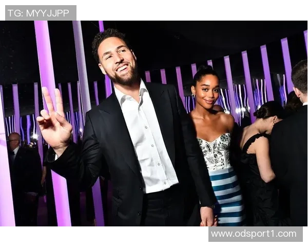 克莱表现平平女友陪伴成亮点7中2仅得8分4板1断三分命中率低迷 克莱表现平平女友陪伴成亮点7中2仅得8分4板1断三分命中率低迷