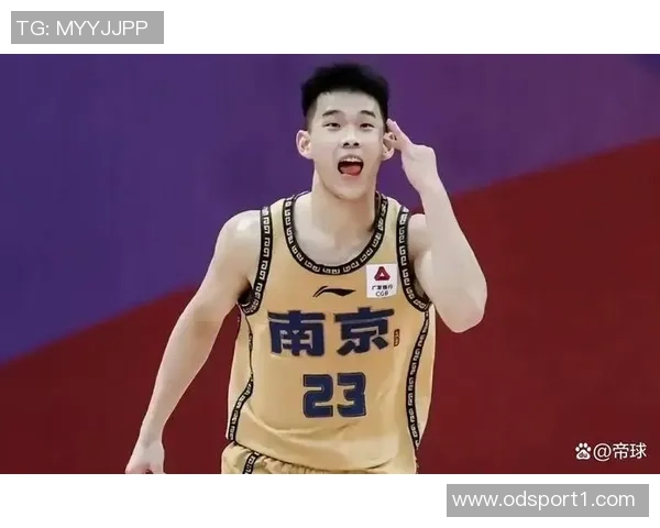 林葳脑后传球技惊四座德米尔接球轻松得分展现默契配合