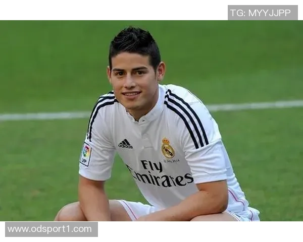 J罗23岁时夺金靴加盟皇马却近6年频繁转会至7队的传奇之路