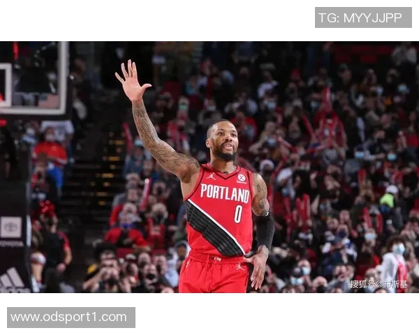 开拓者官方发布庆祝海报利拉德与杨瀚森携手替补席欢庆胜利