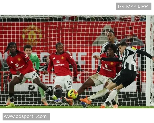 前曼联球员点评阿莫林战术调整四后卫成效显著五后卫变动令人费解 前曼联球员点评阿莫林战术调整四后卫成效显著五后卫变动令人费解